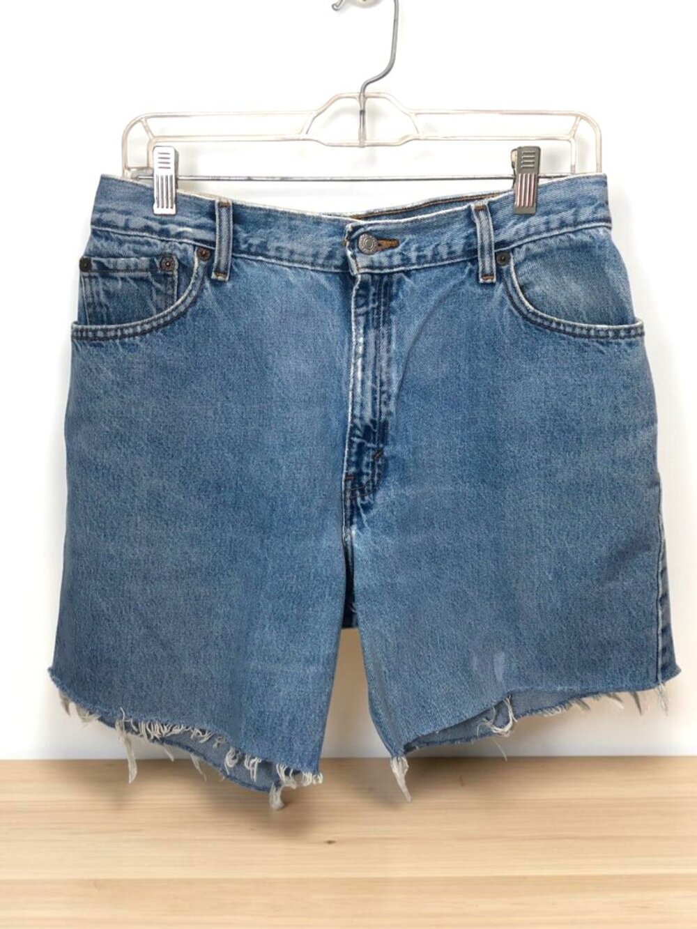 VTG Levi's 550 Relaxed Fit Denim Cutoff Distressed Shorts Frayed Hem Size 14